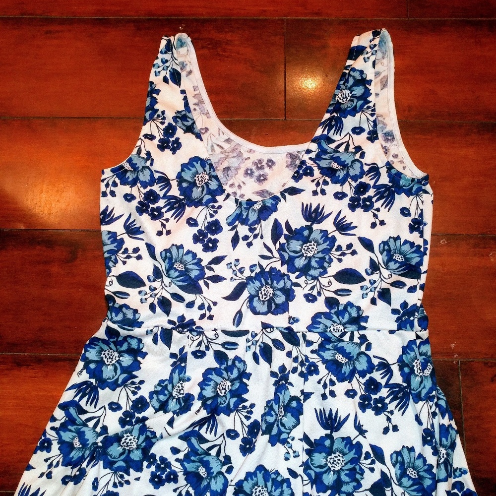 🤙🌹🌹 H&M skater dress - Picture 2 of 3